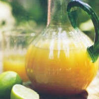 Menyajikan Jus Jeruk