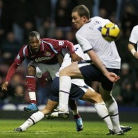 West Ham Tekuk Villa 2-1