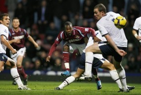 West Ham Tekuk Villa 2-1