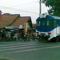 Terobos Palang Pintu, Pengendara Motor Luka Parah