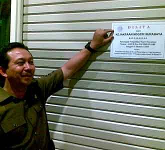 Stand Pakaian di Royal Plaza Disegel