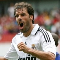 Januari, Van Nistelrooy Siap Nego