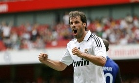 Januari, Van Nistelrooy Siap Nego
