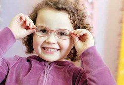 Kecil-kecil Kok Sudah Pakai Kacamata