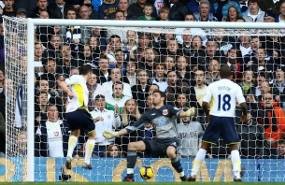 Keane Bawa Spurs Memimpin