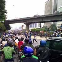 Suporter Bola Menuju Kuningan, Tol Dalam Kota Macet