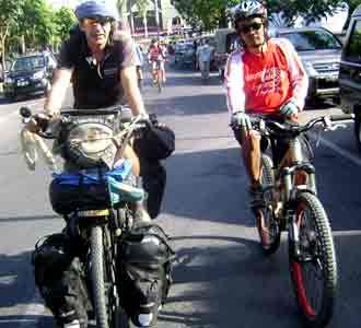 Berkeliling Dunia dengan Sepeda