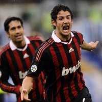 Milan Tembus Tiga Besar