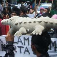 Dukung KPK, Mahasiswa Yogya Arak Buaya ke DPRD