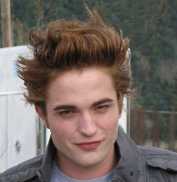 Robert Pattinson Merasa Tak Romantis 