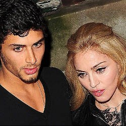  Ingin Dinikahi Berondong, Madonna Ketemu Calon Mertua