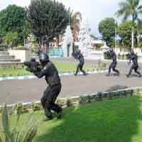 Pasukan Raider Gelar Latihan Penyelamatan Sandera 