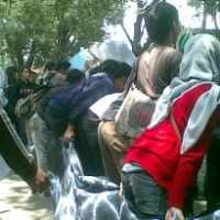 Tuntut Reformasi Lembaga Peradilan, Pendemo Beri Salam Pantat