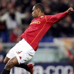 Roma Tolak Lepas Duo Brasil