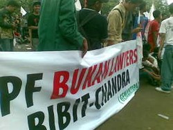 Ngaku Gerakan Mahasiswa Kok Pesertanya Anak Kecil & Orang Tua