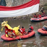 3 Penerjun Serahkan Bendera Merah Putih ke KPK