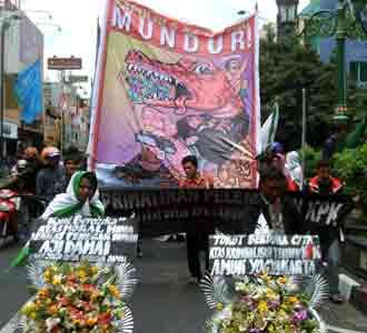 Aksi Pro-Kontra KPK di Malioboro