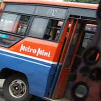 Metro Mini 52 Selalu Memindah Penumpang ke Metro Mini Lain