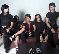 Jamrud dengan Vokalis Baru