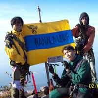 Pecinta Alam Unair Berhasil Taklukkan Kilimanjaro