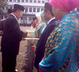 Pegawai Pemkot Dapat Penghargaan