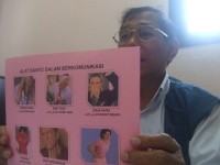 Jamaah Calhaj yang Sakit Dibekali Kartu Bergambar