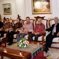 Dicecar Soal Ari Muladi, Ade Rahardja Senyum-senyum