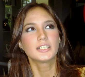 Nadine Chandrawinata Buka Salon