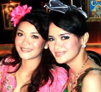 Sheza dan Shezi Kompak Menyanyi