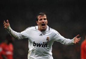 Van der Vaart Belum Ingin Kembali ke Ajax
