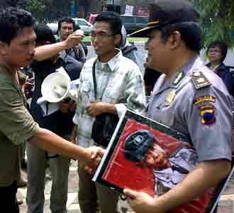 Polisi Diminta Teladani Hoegeng