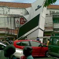 Papan Iklan Elektonik Ambruk