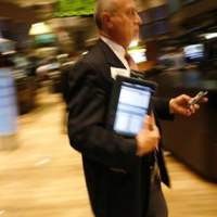 Data dari China Angkat Wall Street
