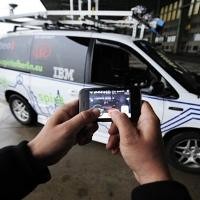 iPhone Kemudikan Mobil Minivan