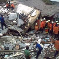 Terpisah Jalan 3 Meter, Rumah Tetangga Pengecer Elpiji Rontok