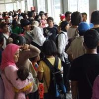 Penumpang Busway Marah-marah Tak Kunjung Diangkut