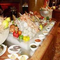 Manjakan Keluarga di Surf & Turf Brunch