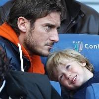 Totti Didorong Istri untuk Kembali