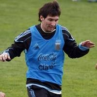 Maradona Harapkan Kepemimpinan Messi