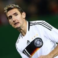 Anak Kena Flu Babi, Klose Dikarantina