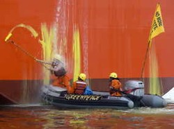 Polisi Tetapkan Aktivis Greenpeace Sebagai Tersangka