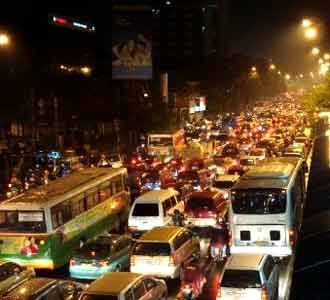 Diguyur Hujan, Senen Macet