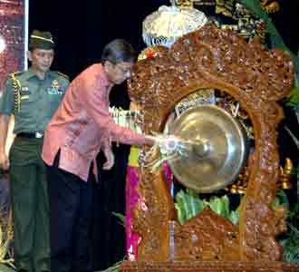 Boediono Buka Pameran OVOP