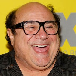 Danny DeVito Bakal Bugil Saat Natal 