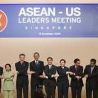 Obama Bisikkan PM Myanmar untuk Bebaskan Suu Kyi