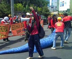 Mahasiswa Demo di HI, Desak SBY Bersihkan Jejaring Setan 