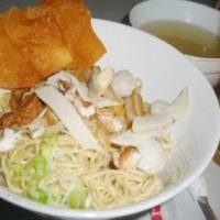 Slruup... Gurih Kenyal Bakmi Kepiting