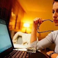 Wanita Jadi Korban Iklan Pesta Seks Online