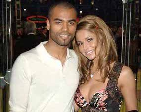 Cole Pilih Sepakbola Ketimbang Istri