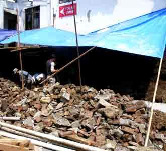 Benteng Food Court Tepi Cemara Rubuh